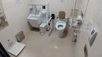 Medium_1fオストメイト対応着替え台ありマルチトイレ　dsc_2395
